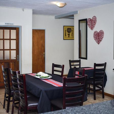 Tshedza Guest Lodge Louis Trichardt Exteriör bild