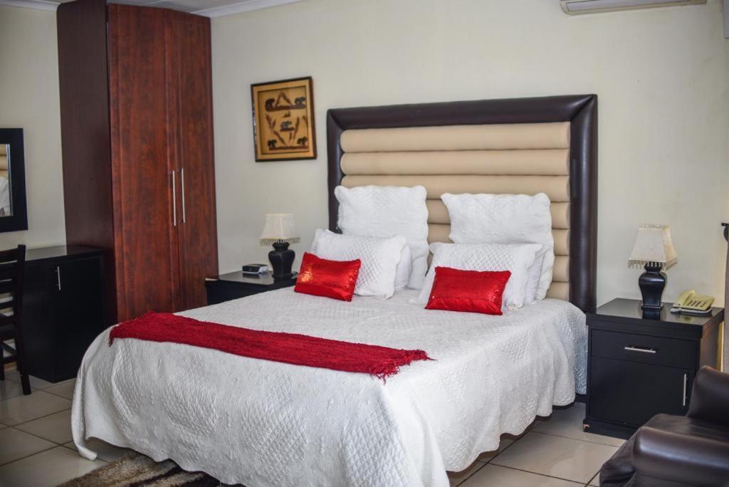 Tshedza Guest Lodge Louis Trichardt Exteriör bild