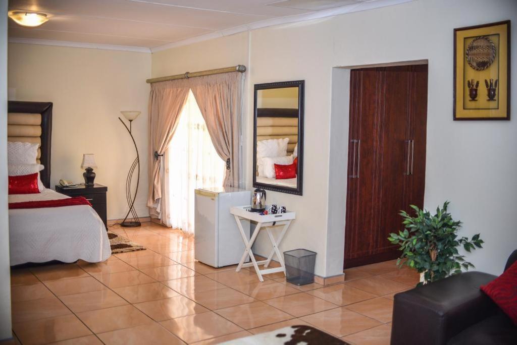 Tshedza Guest Lodge Louis Trichardt Exteriör bild