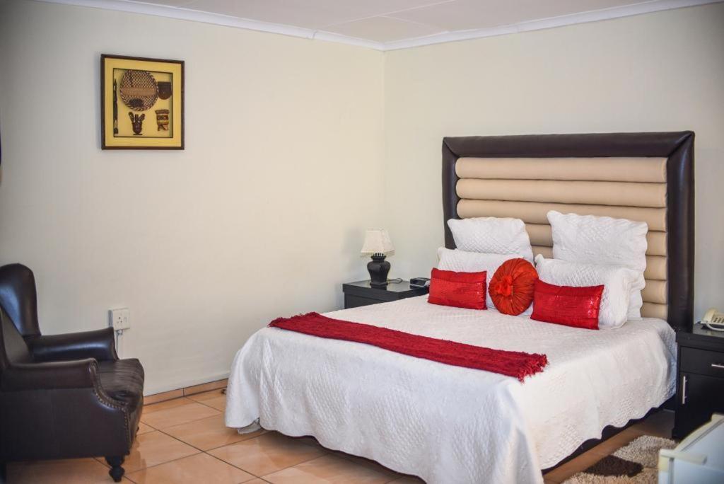 Tshedza Guest Lodge Louis Trichardt Exteriör bild